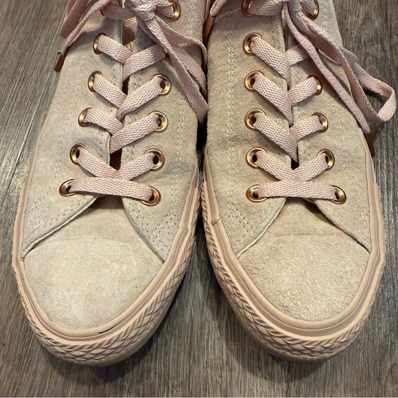 Converse Chuck Taylor Low Top Blush Suede  Sneaker Size 8 - Picture 3 of 6